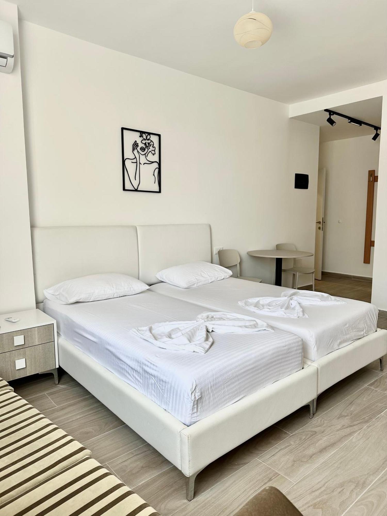 Sea Side Apartment Sarandë Exterior foto